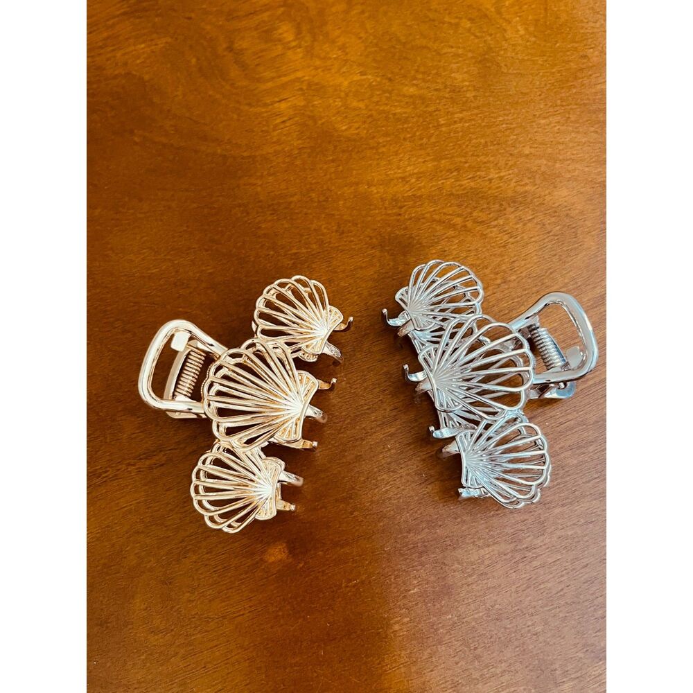 Two Metal Shell Hair Clips - Picture 3 of 3